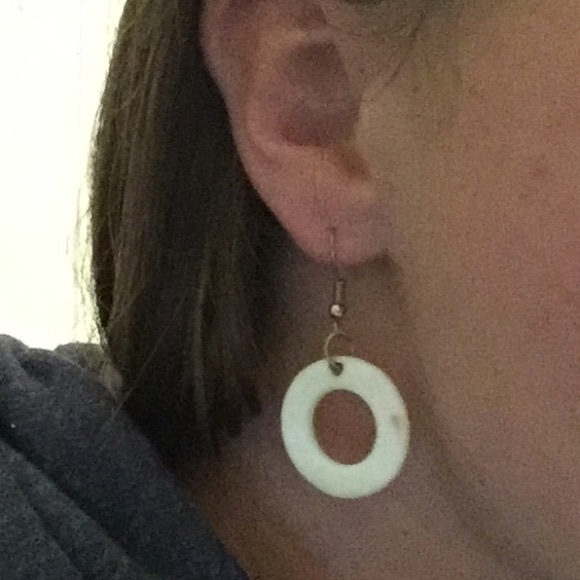 Shell earrings - Picture 2 of 2